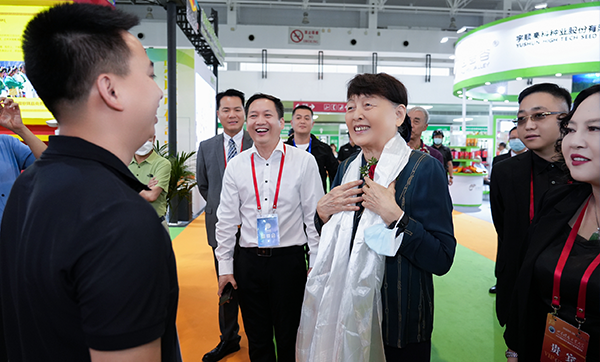 第30届中国国际健康产业博览会-领导巡馆